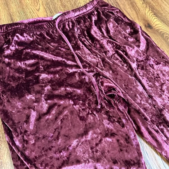 Rachel Zoe Velvet Pjs - Picture 8 of 8